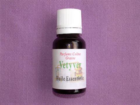 Vétiver,  huile essentielle