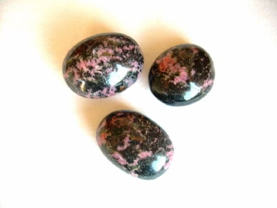 Galet Rhodonite